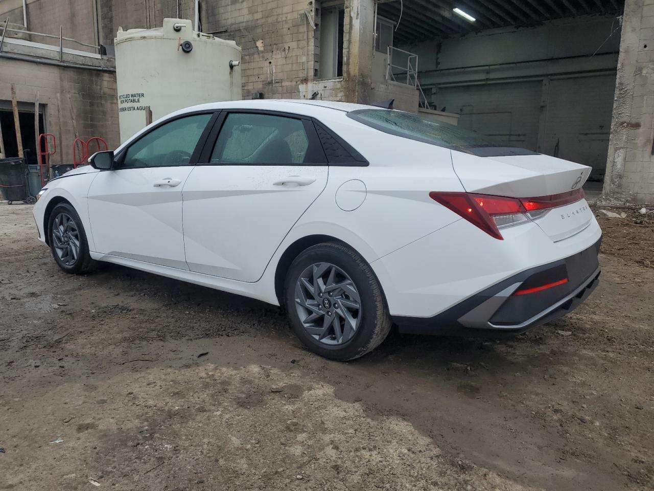 2024 HYUNDAI ELANTRA SE - Фото 2