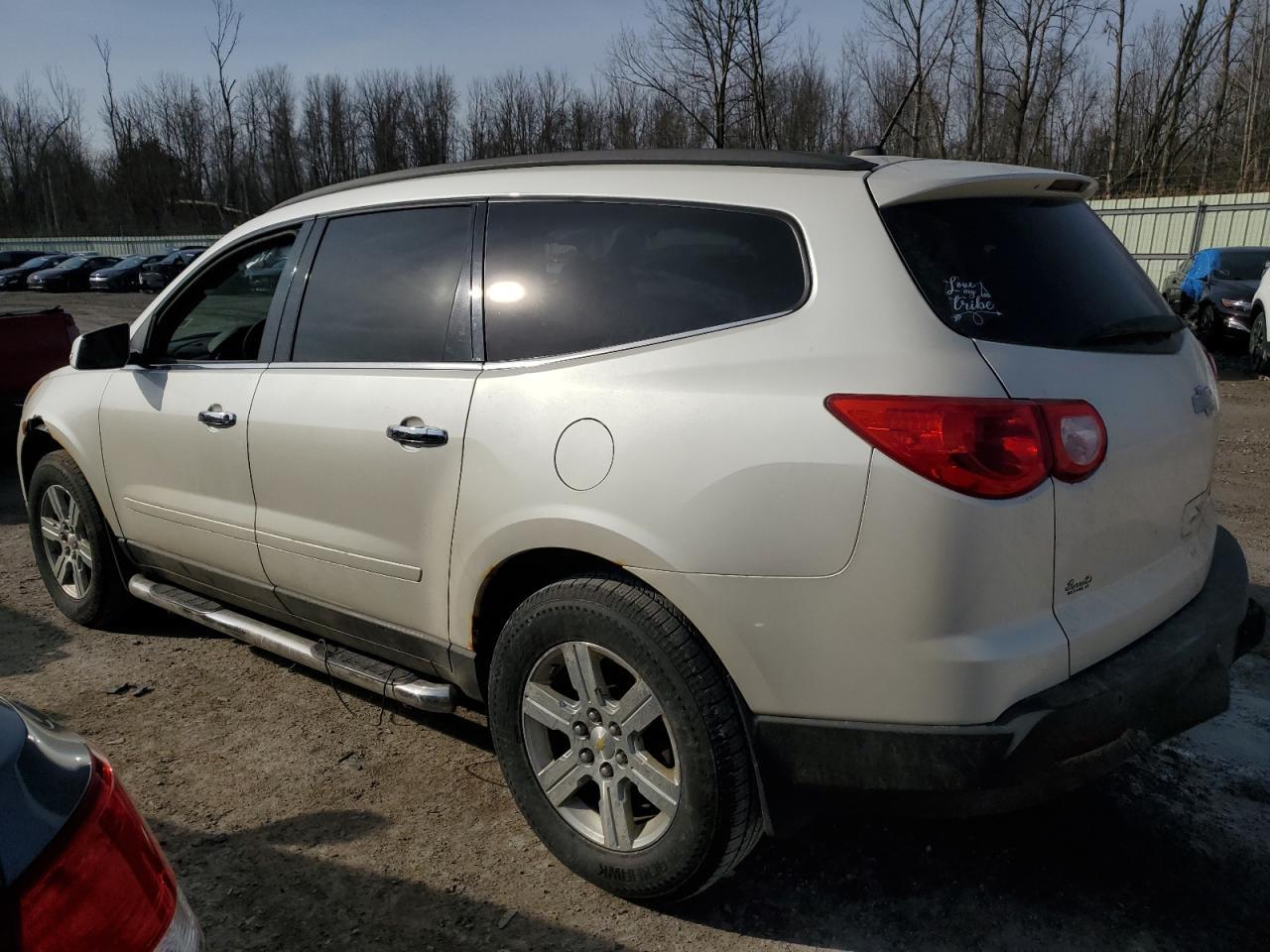 2011 CHEVROLET TRAVERSE L - Image 2