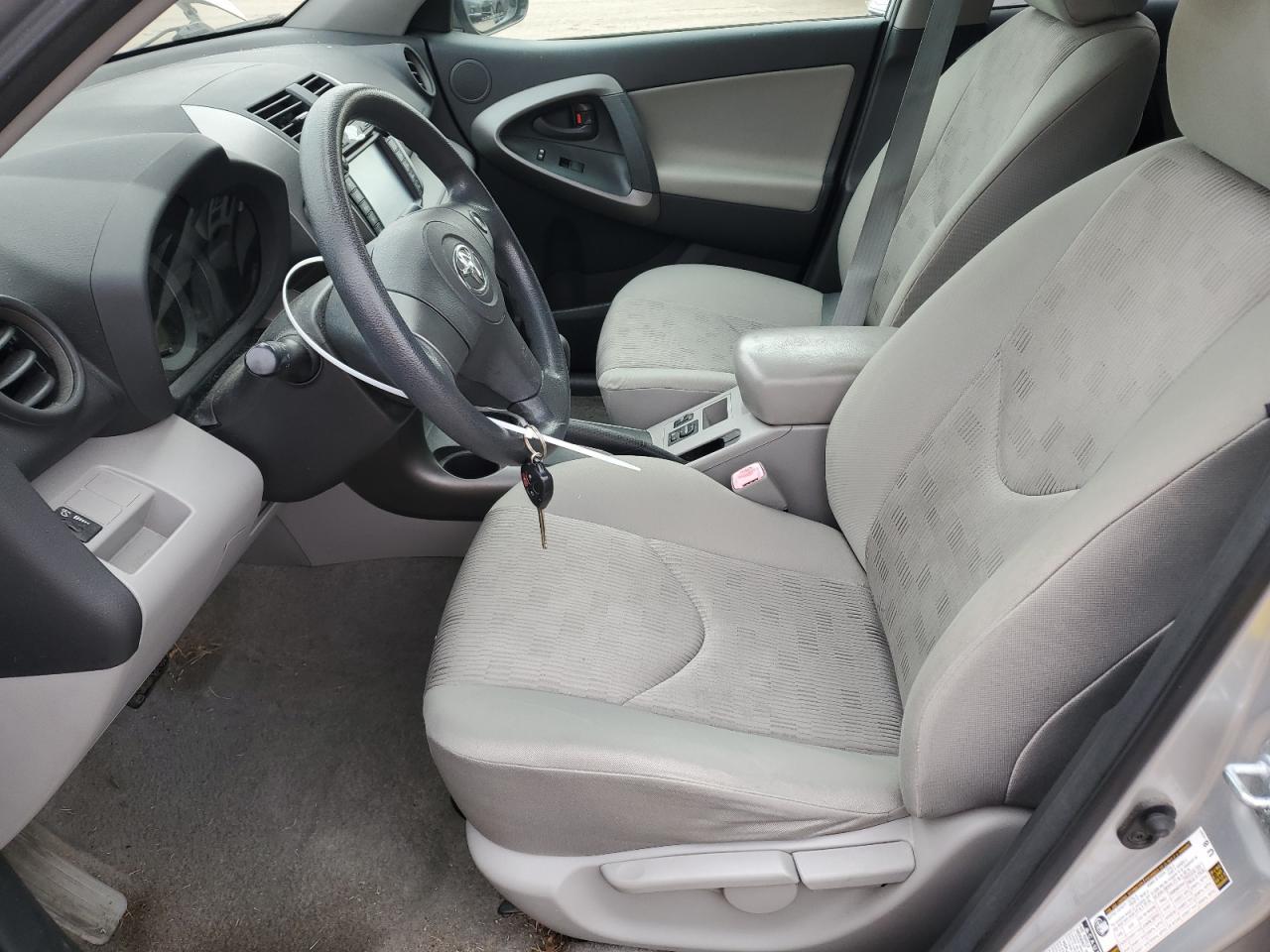 2011 TOYOTA RAV4 - Фото 7