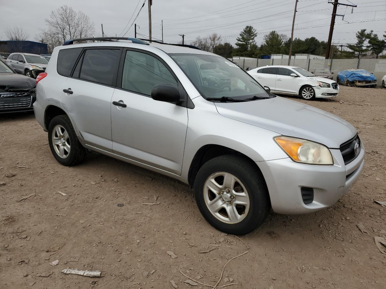 2011 TOYOTA RAV4 - Фото 4
