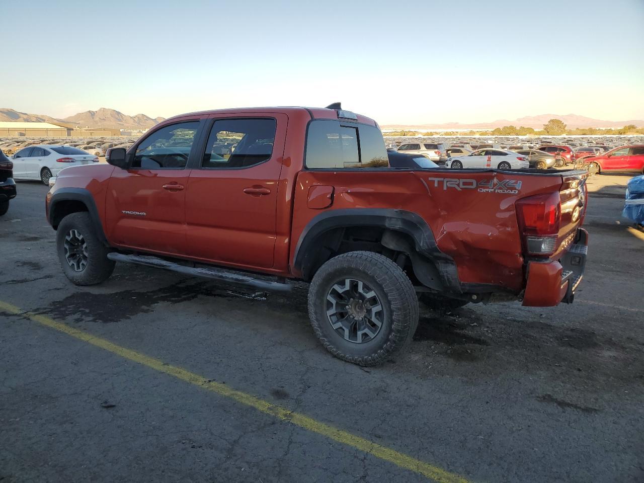 2017 TOYOTA TACOMA DOU - Фото 2