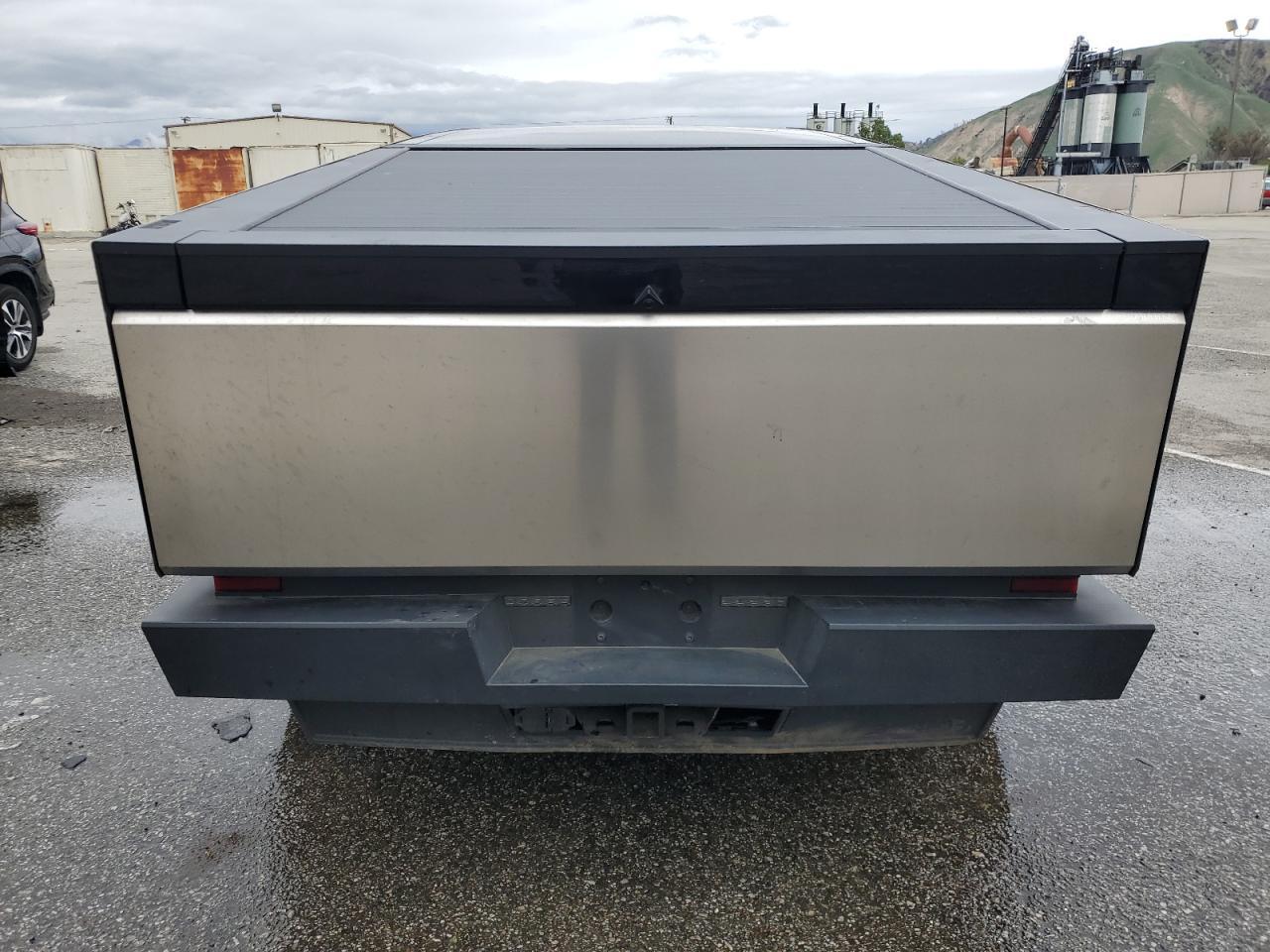 2024 TESLA CYBERTRUCK - Image 6
