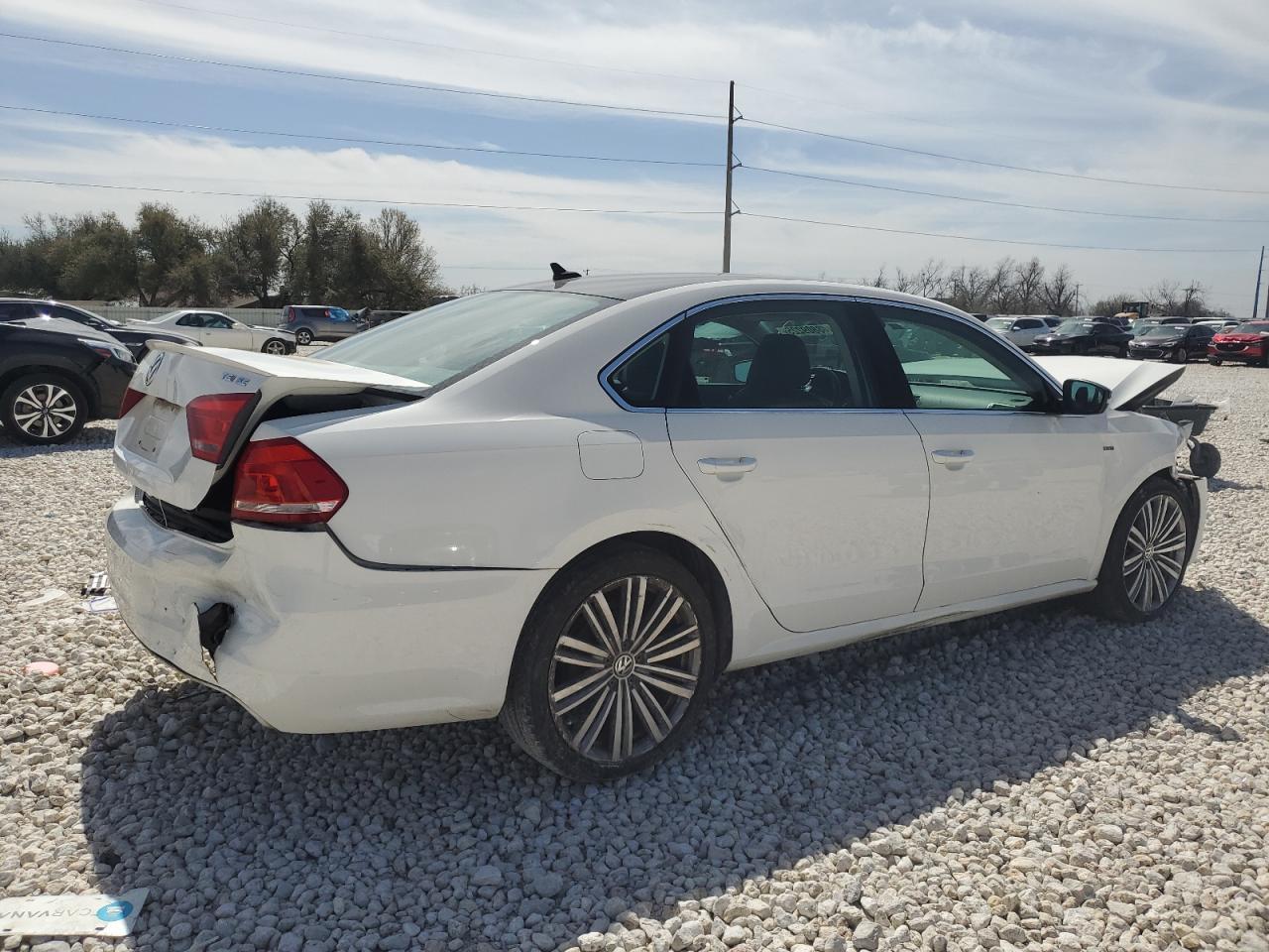 2015 VOLKSWAGEN PASSAT SE - Фото 3