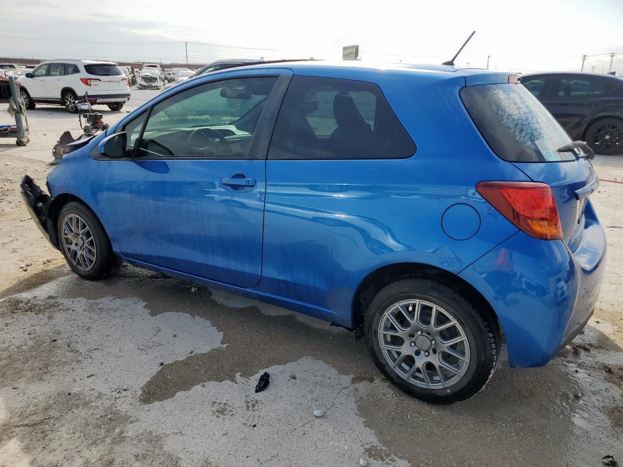 2015 TOYOTA YARIS - Фото 2