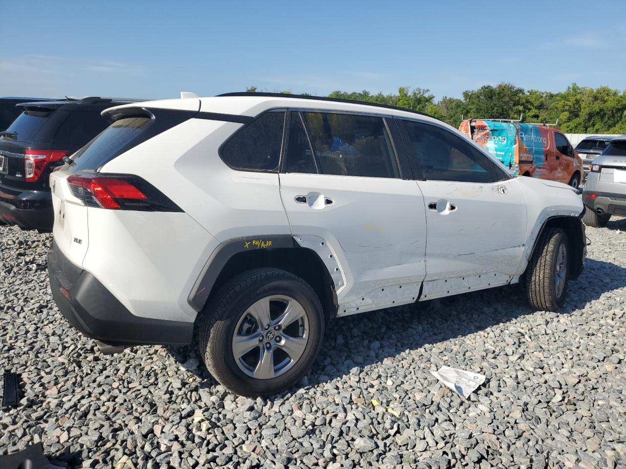 2022 TOYOTA RAV4 XLE - Image 3