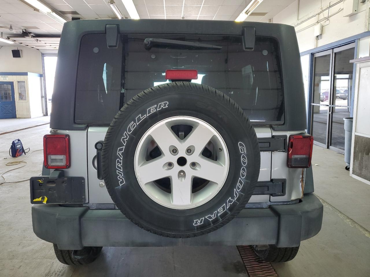 2017 JEEP WRANGLER U - Image 6