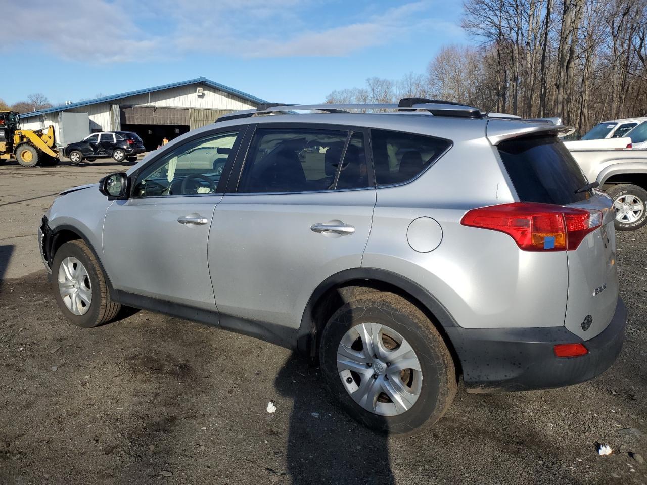2015 TOYOTA RAV4 LE - Image 2