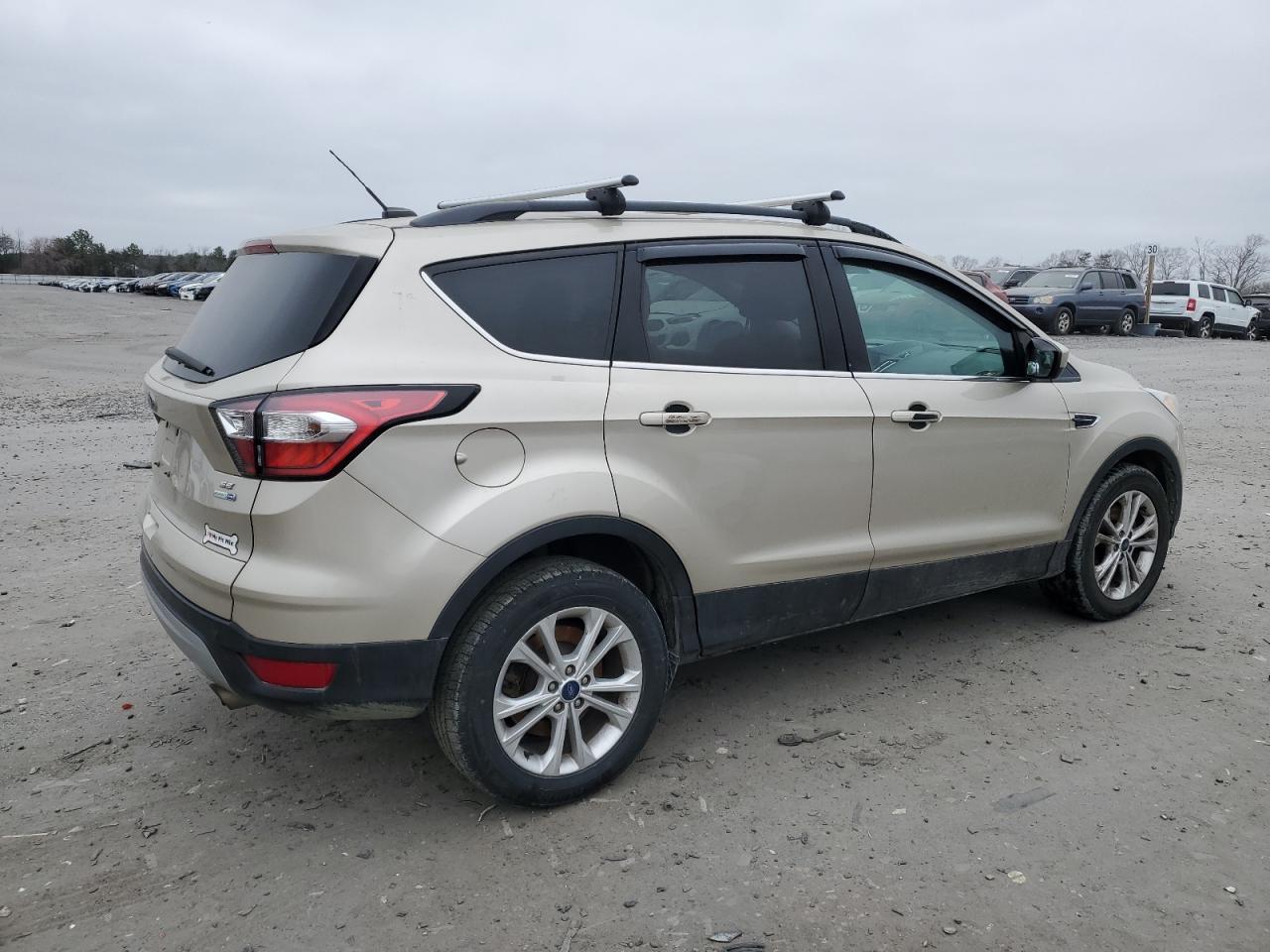 2017 FORD ESCAPE SE - Image 3