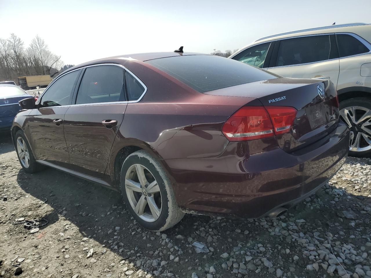 2013 VOLKSWAGEN PASSAT SE - Image 2