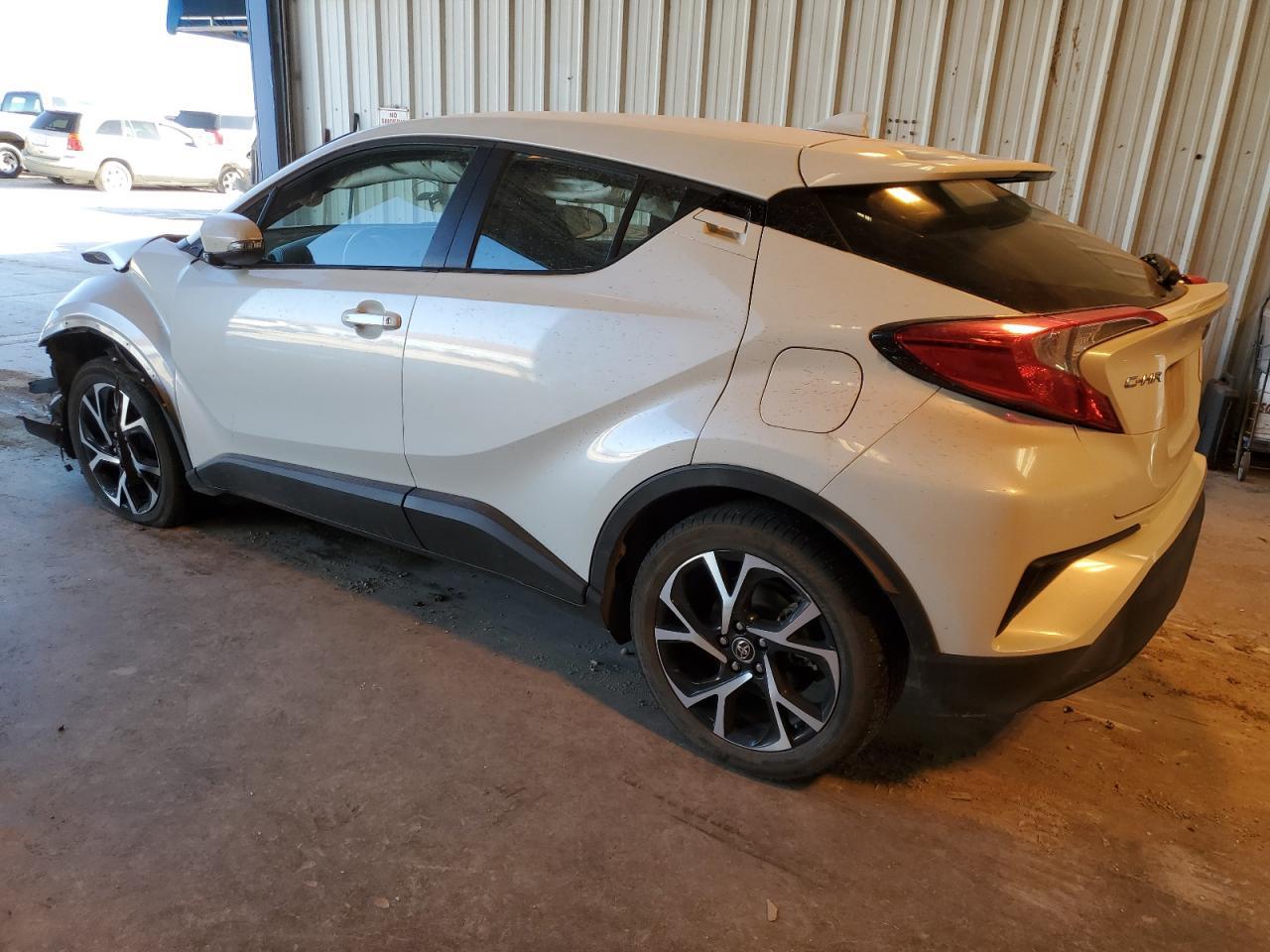2018 TOYOTA C-HR XLE - Image 2