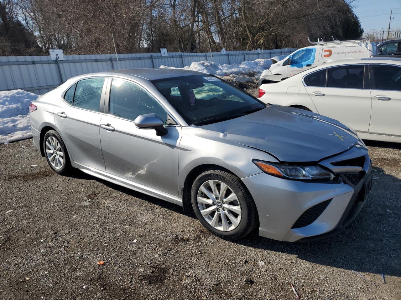2020 TOYOTA CAMRY SE - Фото 4
