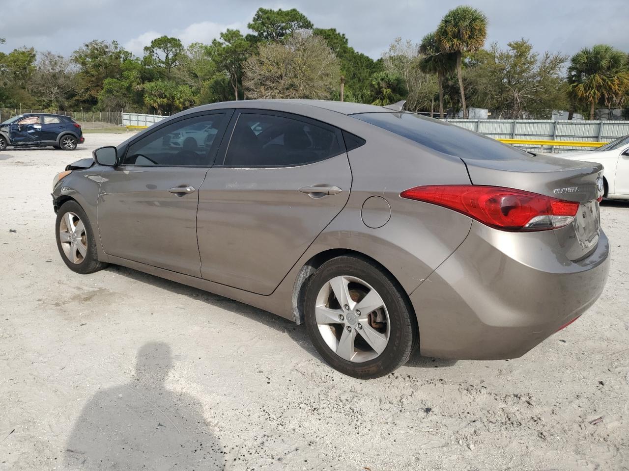 2013 HYUNDAI ELANTRA GL - Image 2