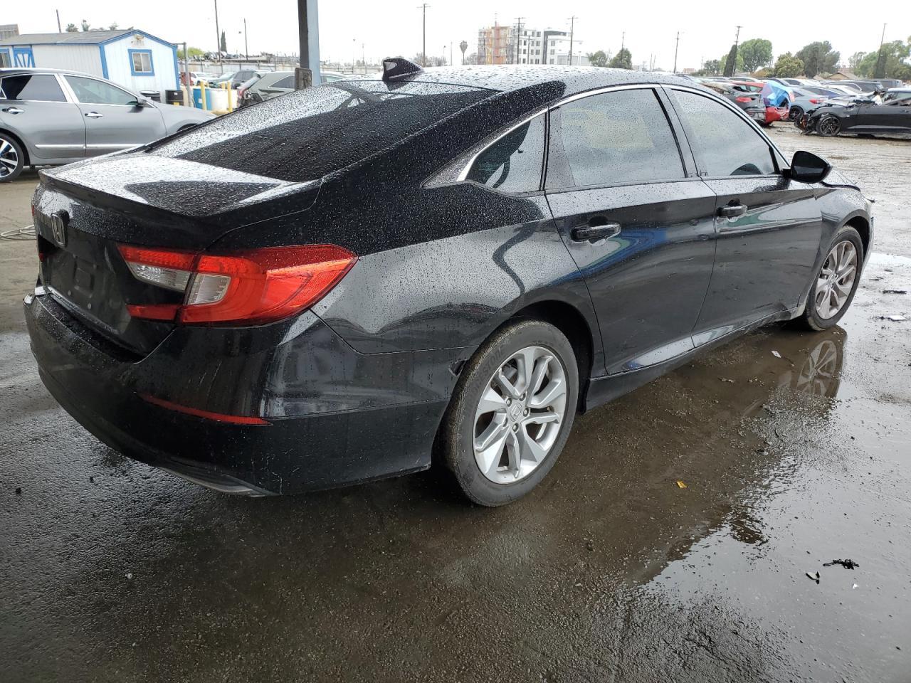 2018 HONDA ACCORD LX - Image 3
