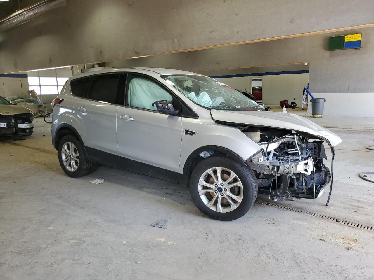 2017 FORD ESCAPE SE - Image 4