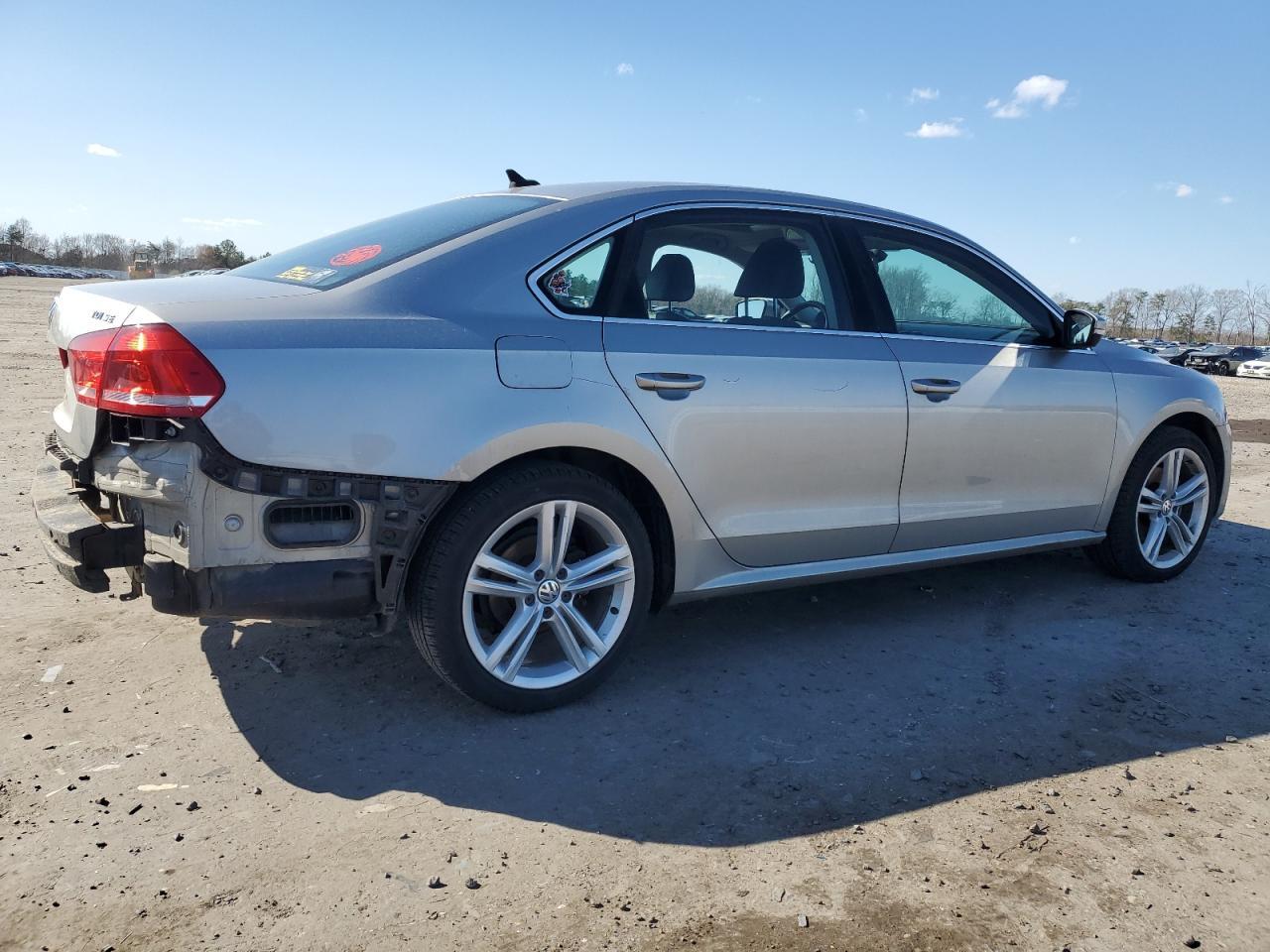 2014 VOLKSWAGEN PASSAT SE - Image 3