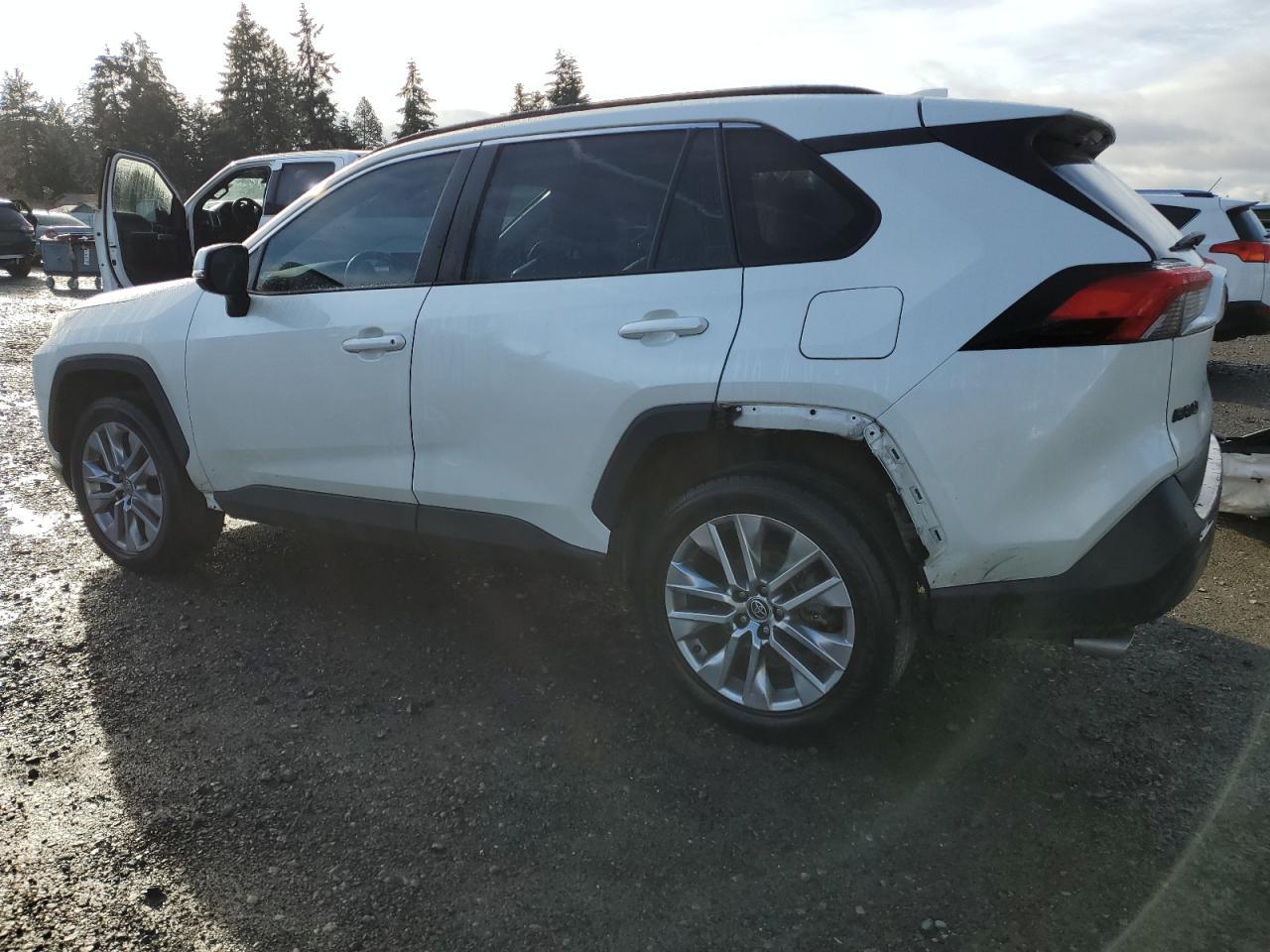 2022 TOYOTA RAV4 XLE P - Image 2