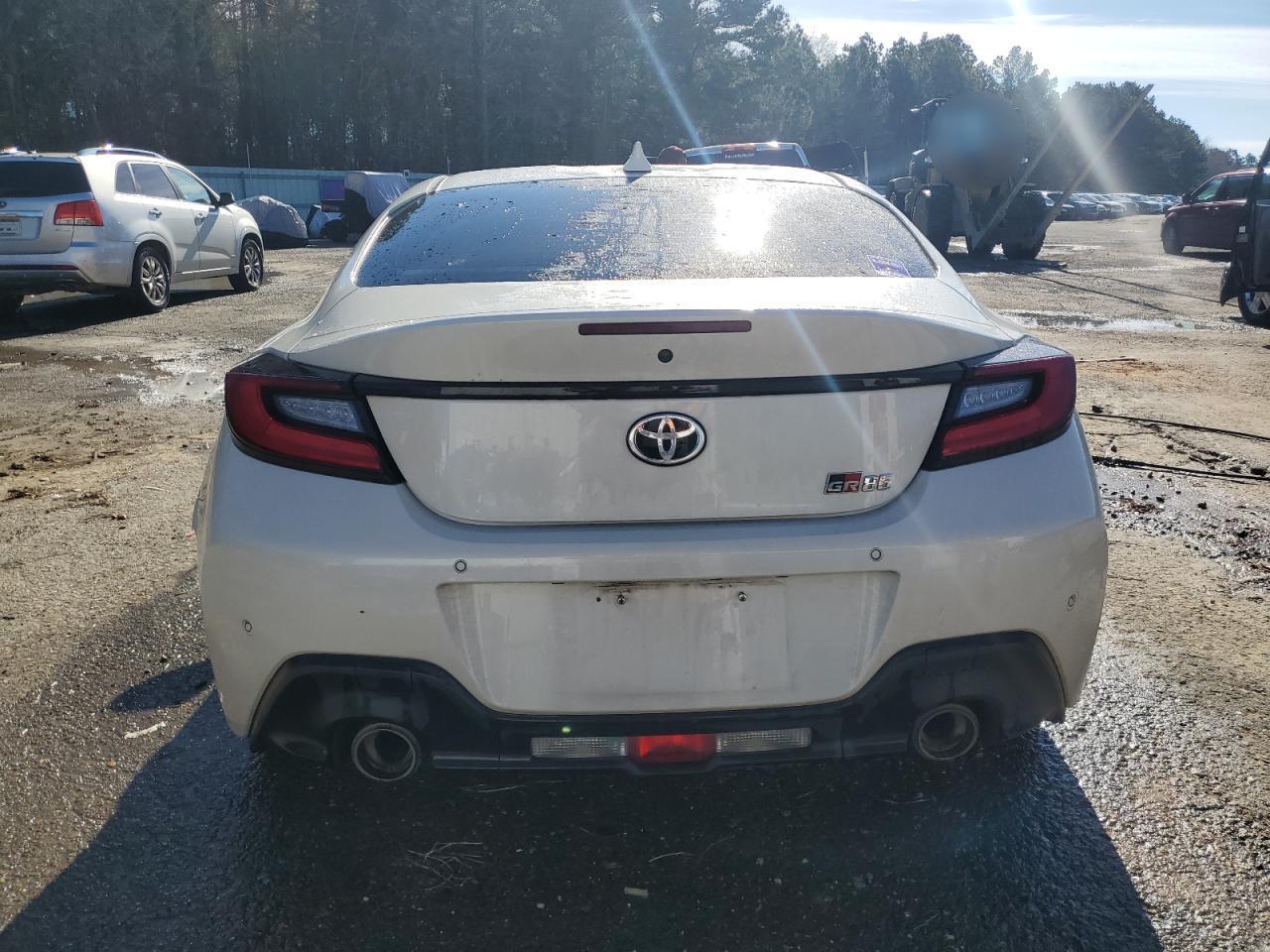 2023 TOYOTA GR 86 - Image 6