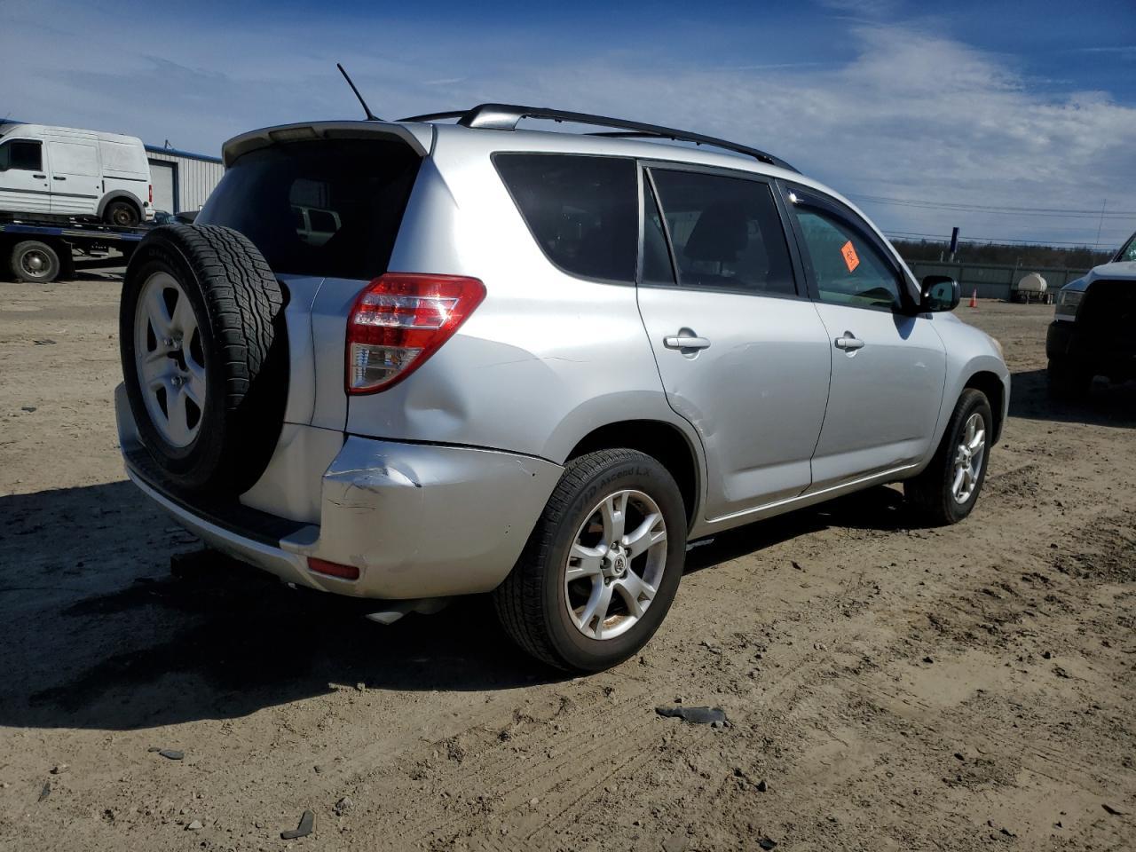 2011 TOYOTA RAV4 - Image 3