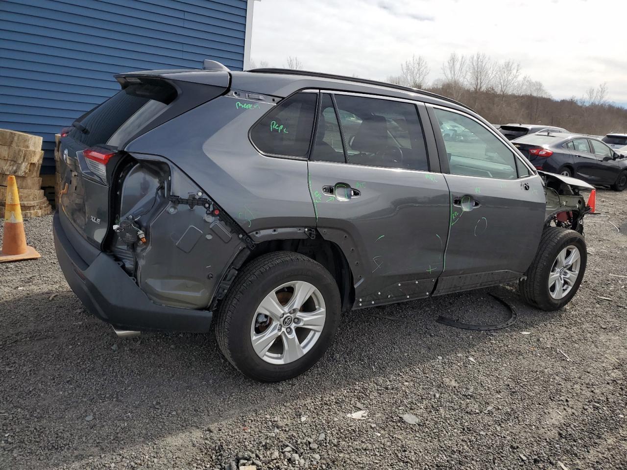 2020 TOYOTA RAV4 XLE - Image 3