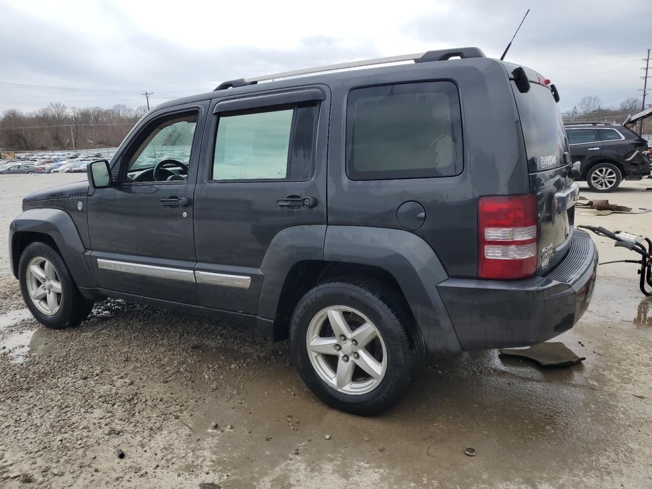 2011 JEEP LIBERTY LI - Фото 2