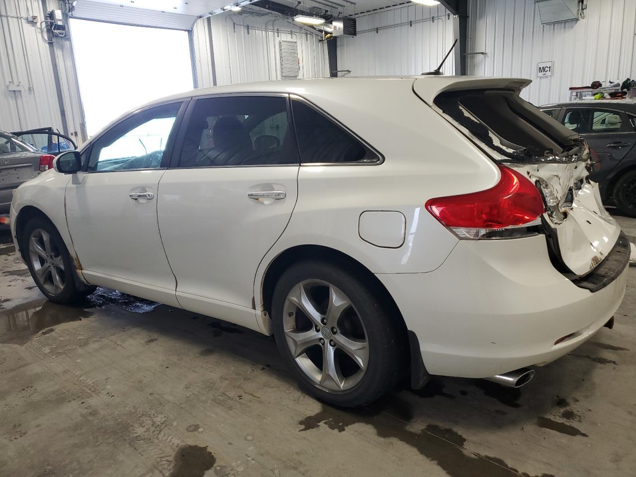 2011 TOYOTA VENZA - Фото 2