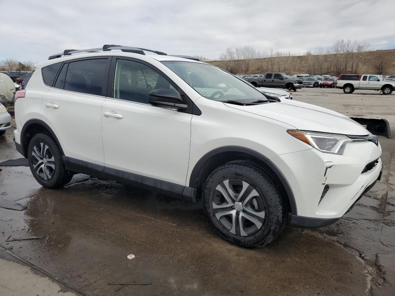 2017 TOYOTA RAV4 LE - Image 4