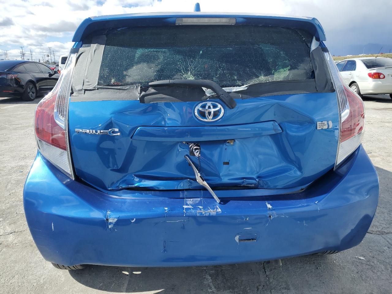 2016 TOYOTA PRIUS C - Image 6
