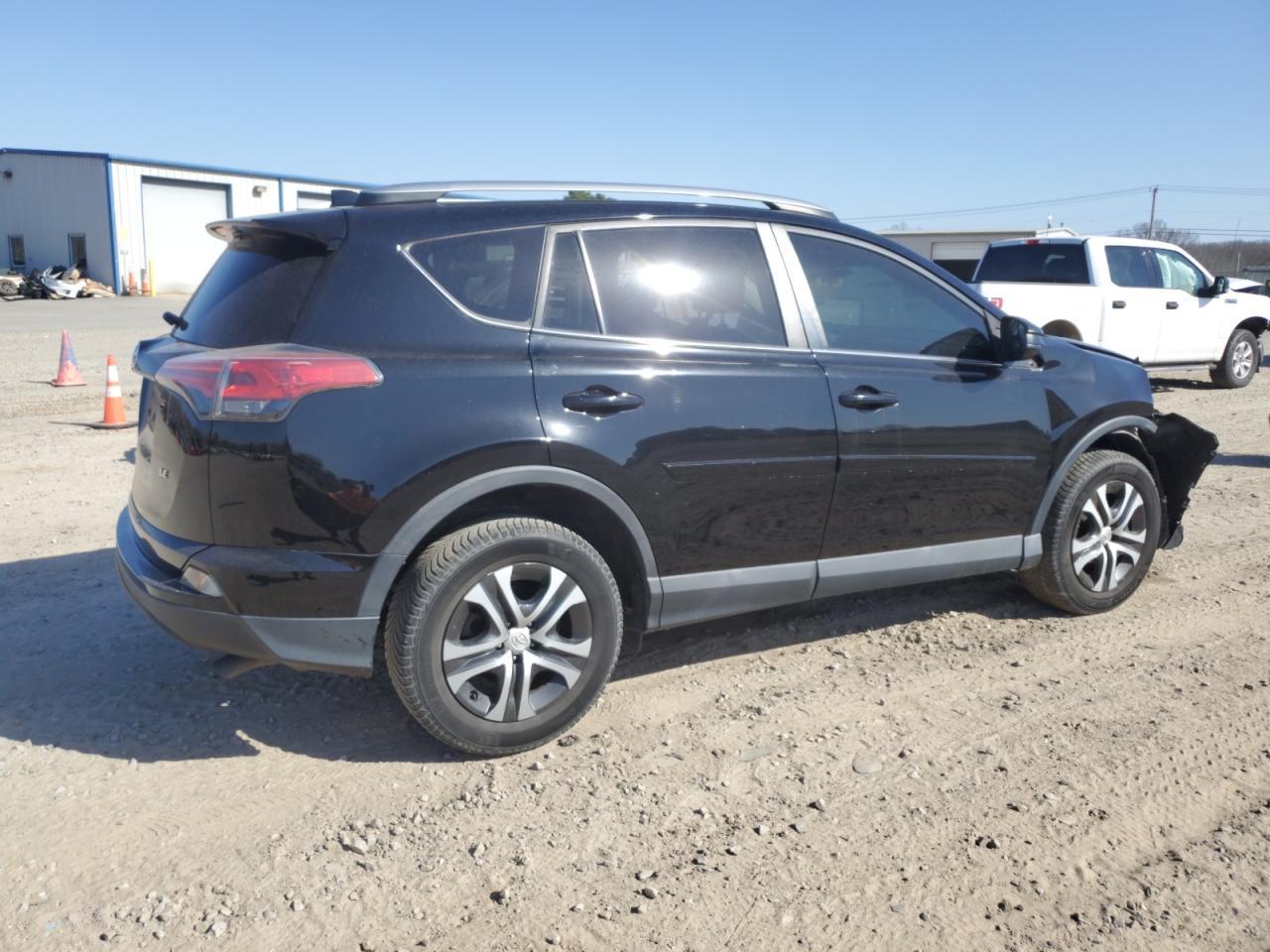 2017 TOYOTA RAV4 LE - Image 3