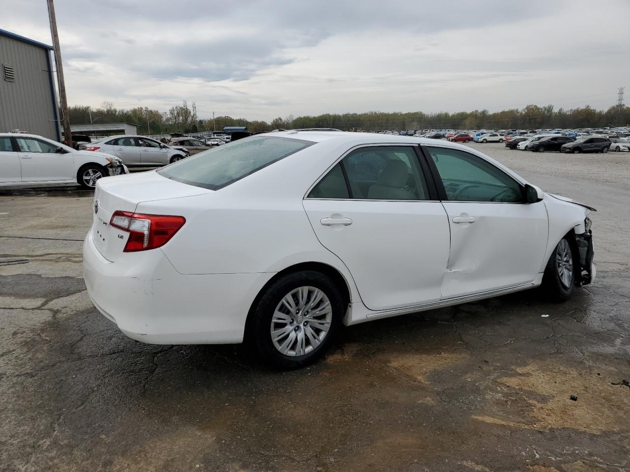 2014 TOYOTA CAMRY L - Фото 3