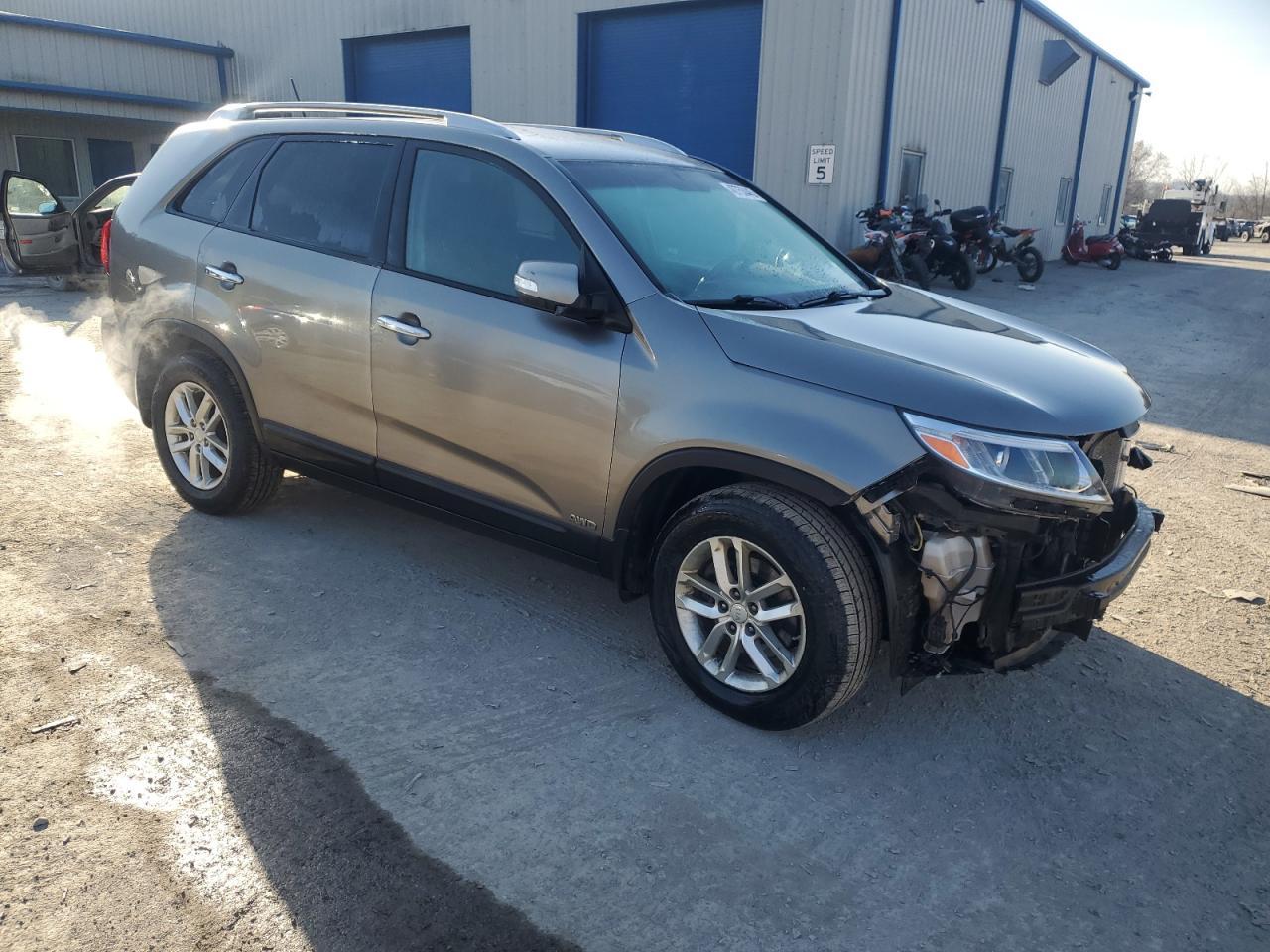 2015 KIA SORENTO LX - Image 4