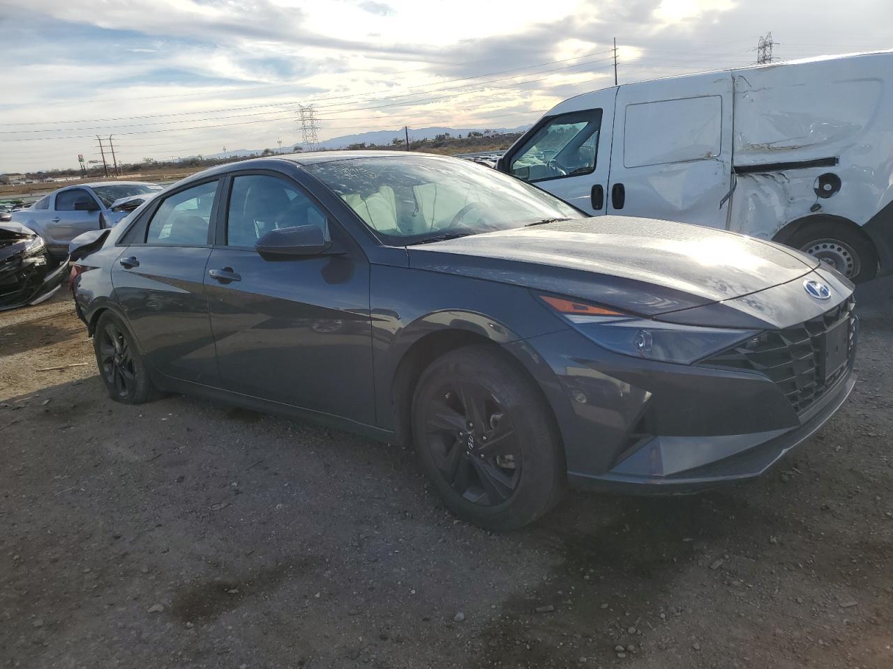 2023 HYUNDAI ELANTRA SE - Image 4