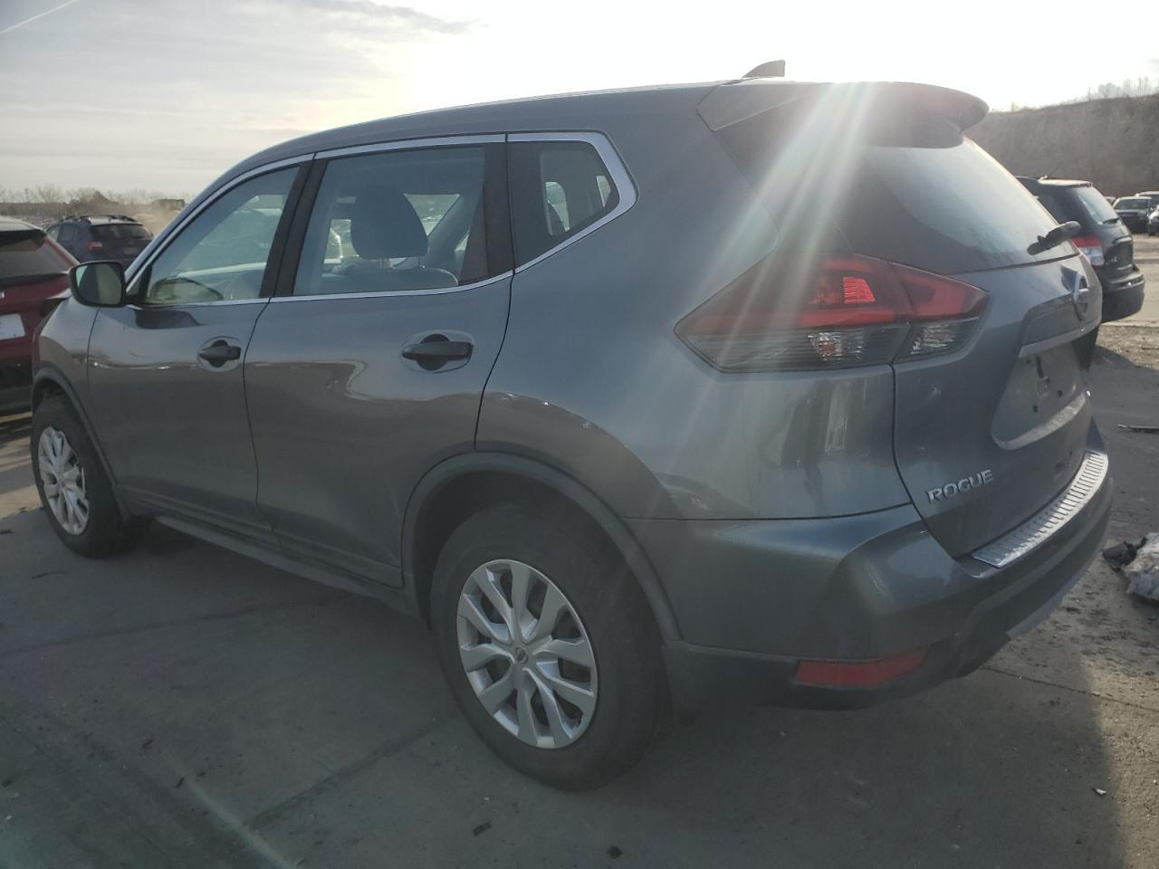 2018 NISSAN ROGUE S - Фото 2