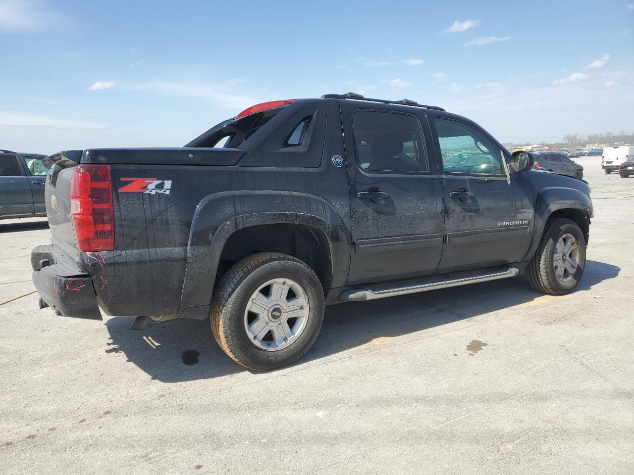 2013 CHEVROLET AVALANCHE - Фото 3