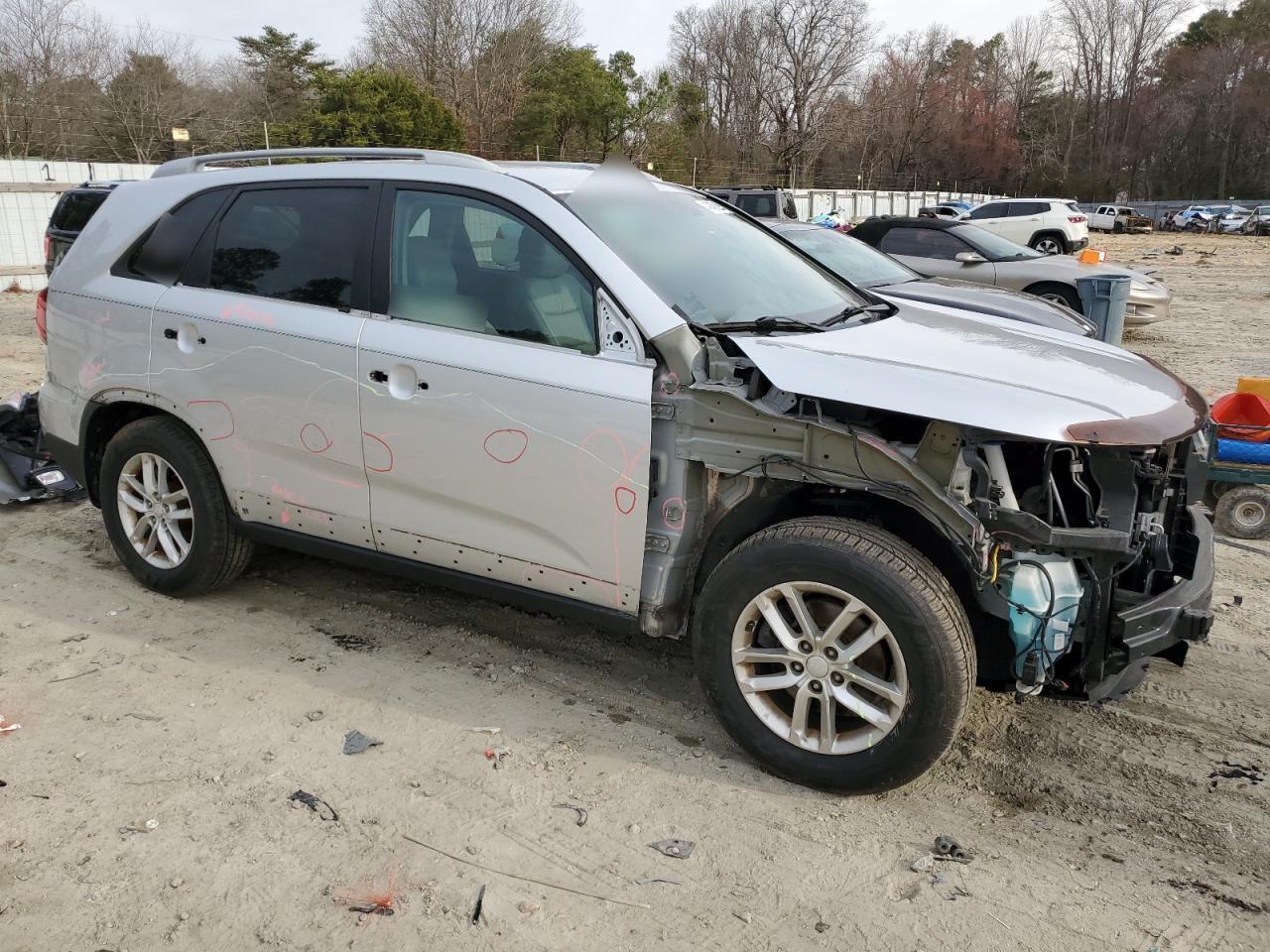 2015 KIA SORENTO LX - Image 4
