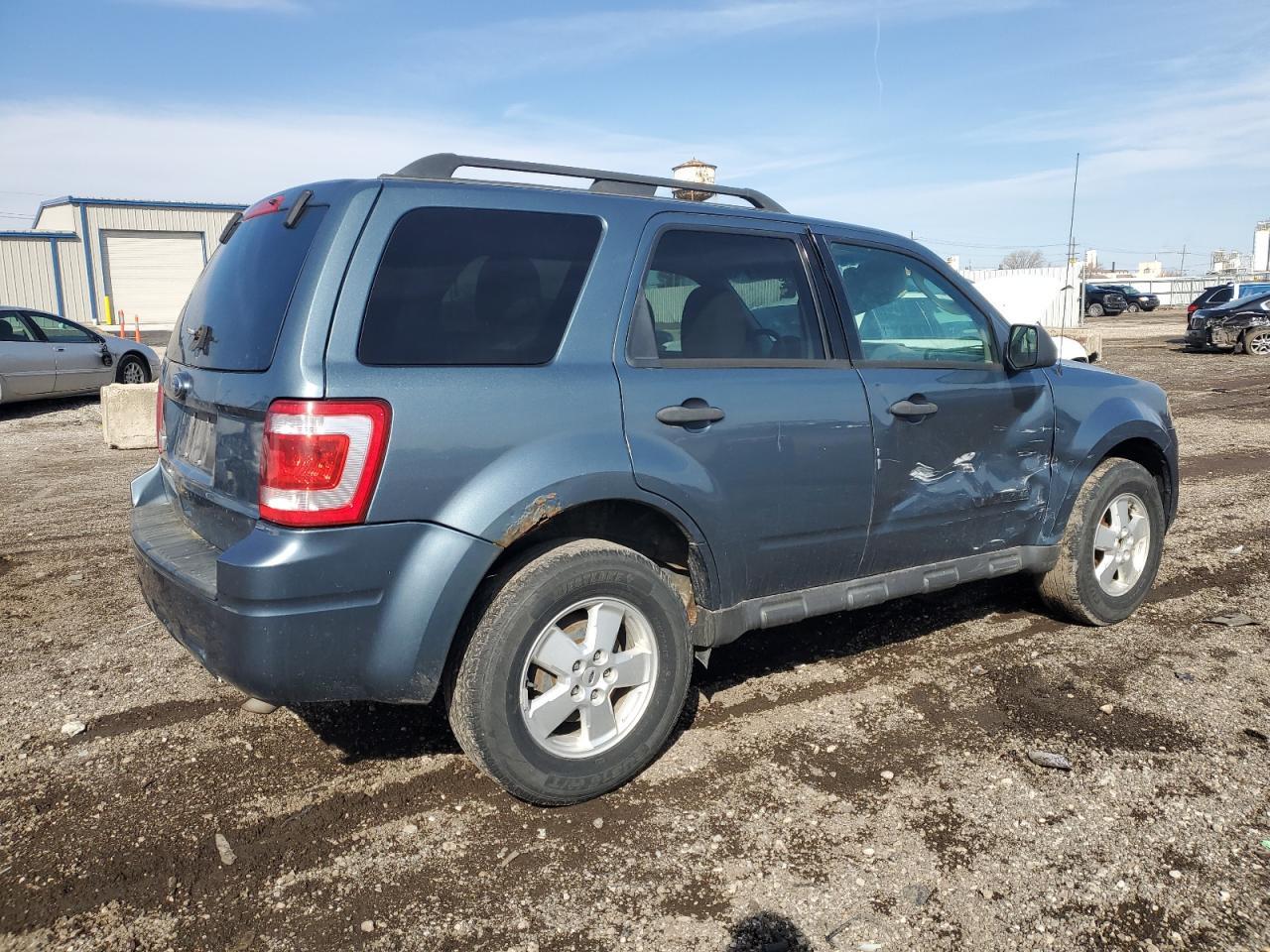 2010 FORD ESCAPE XLT - Image 3