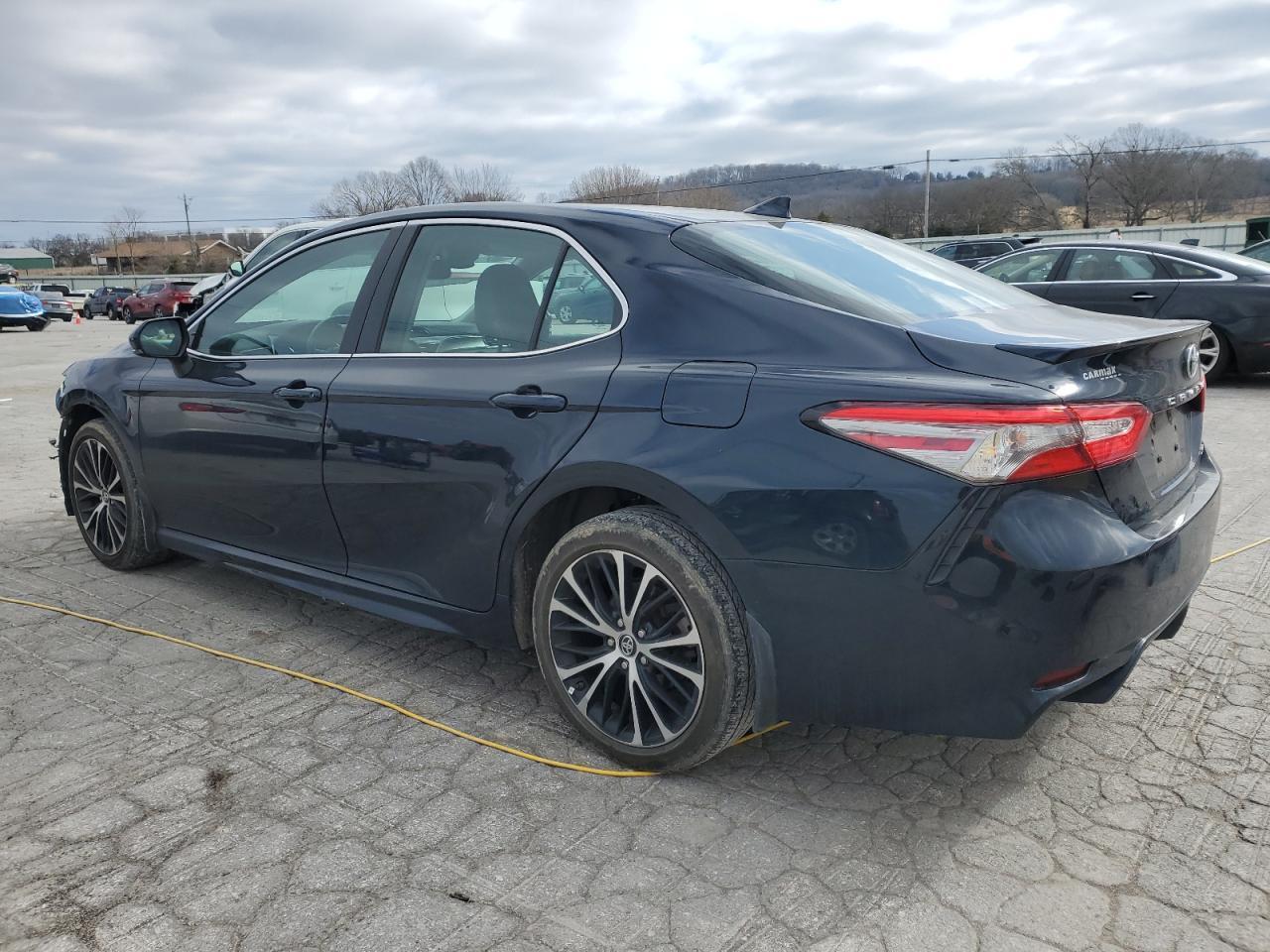 2019 TOYOTA CAMRY L - Фото 2