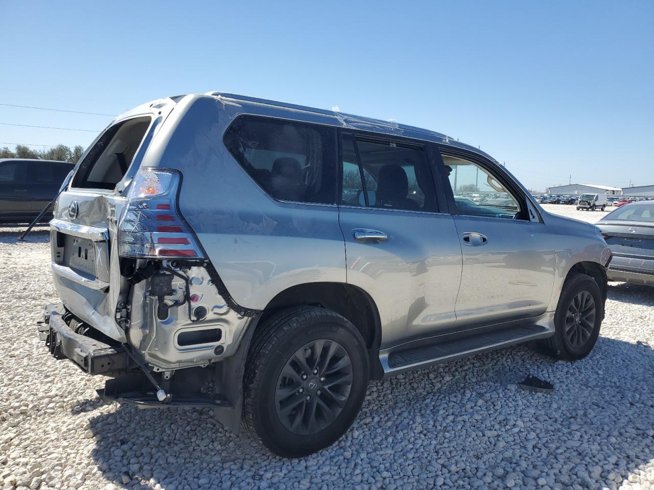 2022 LEXUS GX 460 - Image 3