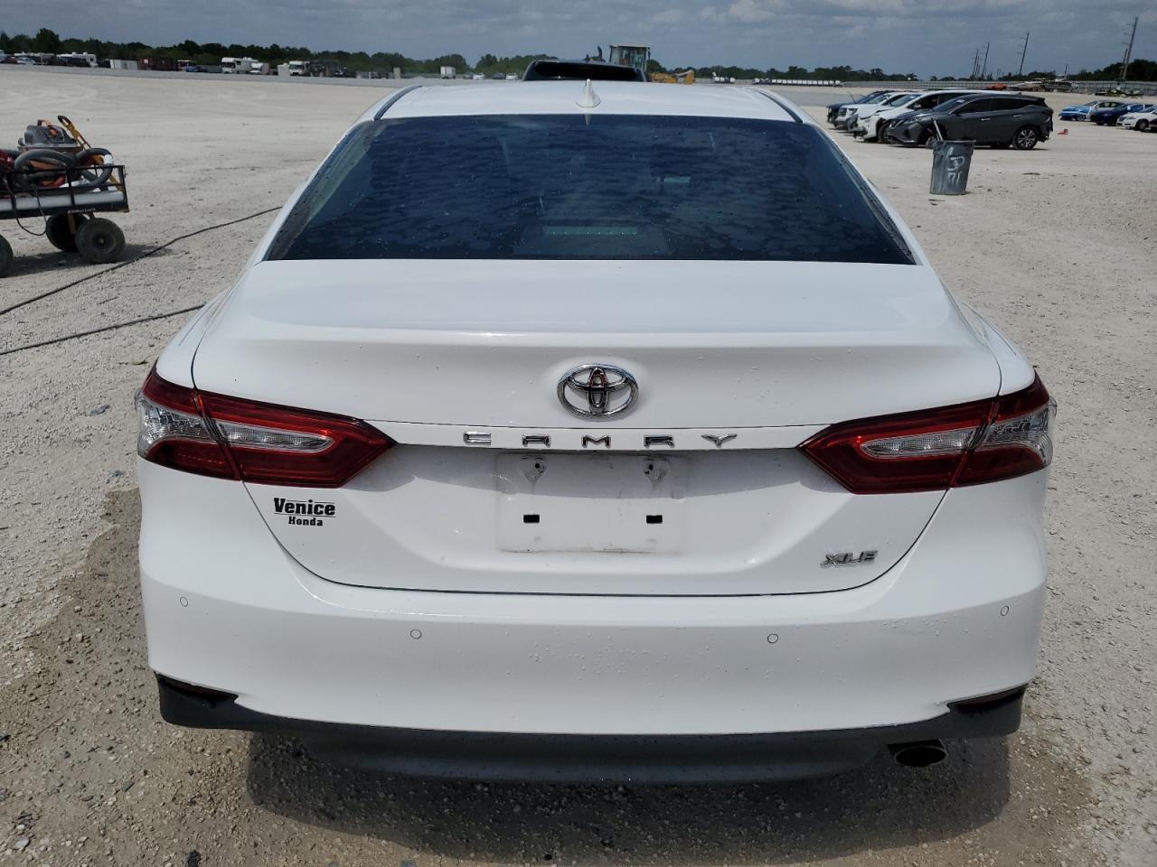 2018 TOYOTA CAMRY L - Фото 6