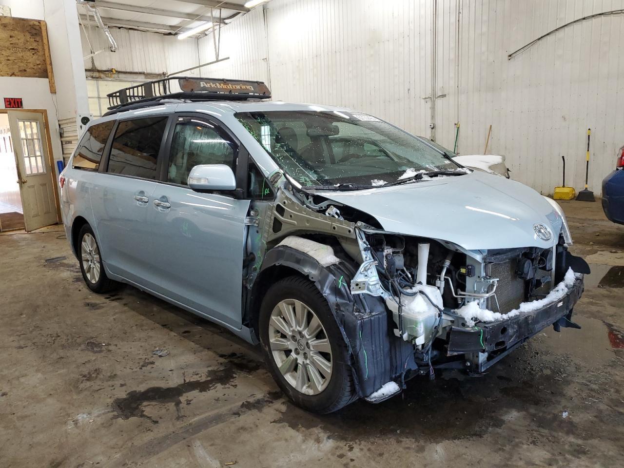 2015 TOYOTA SIENNA XLE - Фото 4