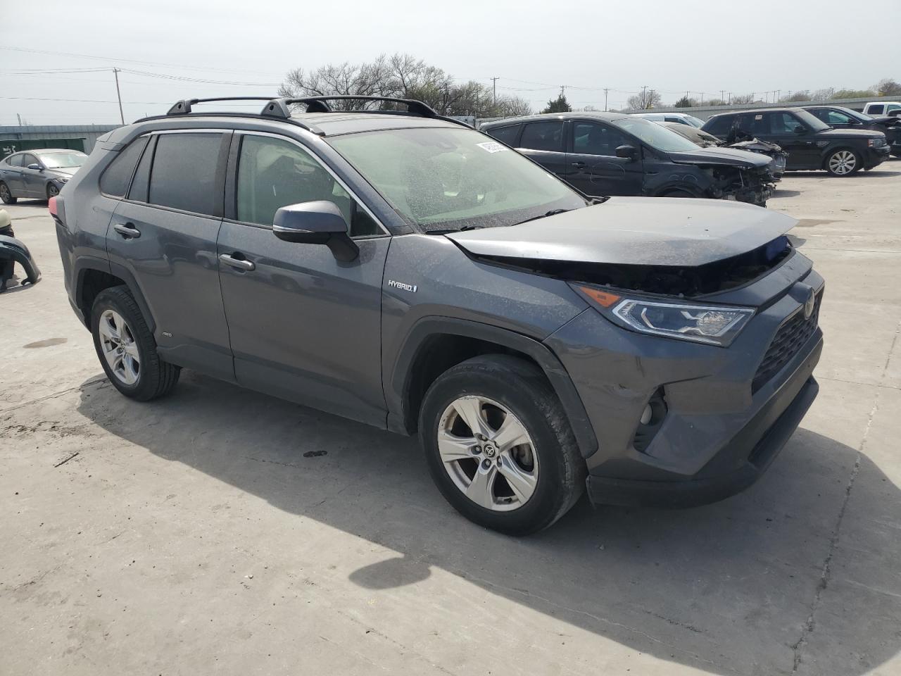2020 TOYOTA RAV4 XLE - Image 4