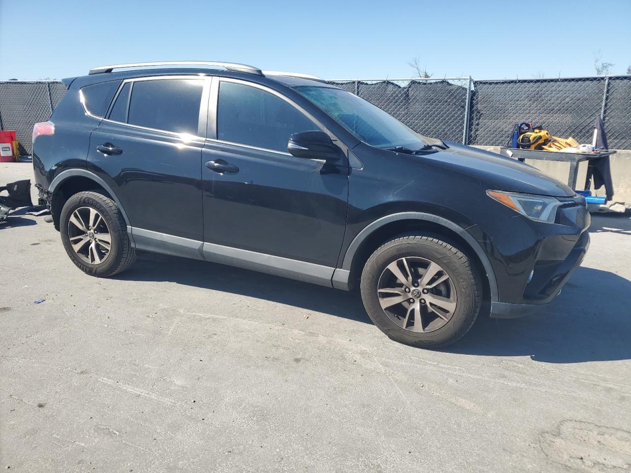 2017 TOYOTA RAV4 XLE - Image 4