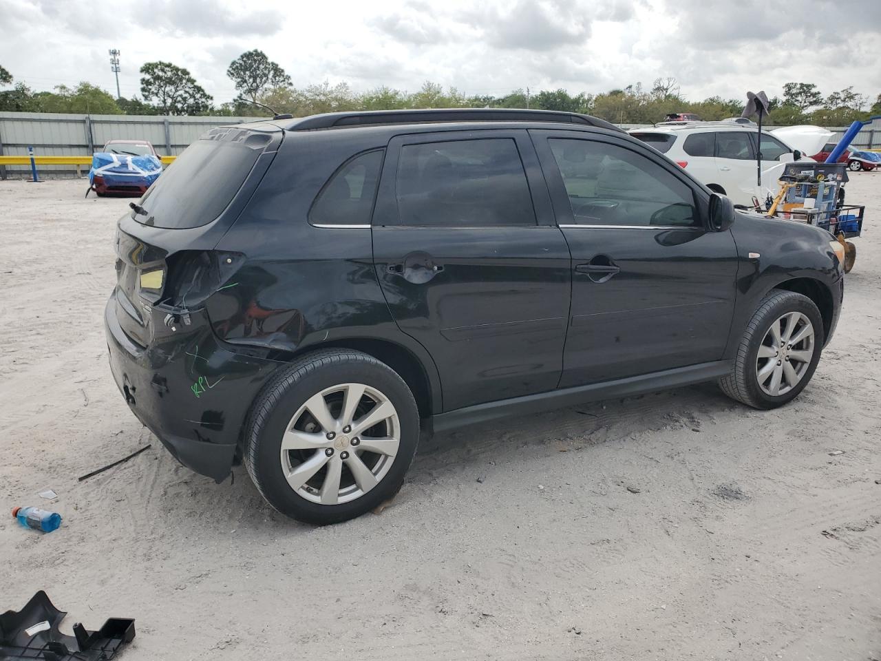 2015 MITSUBISHI OUTLANDER - Фото 3