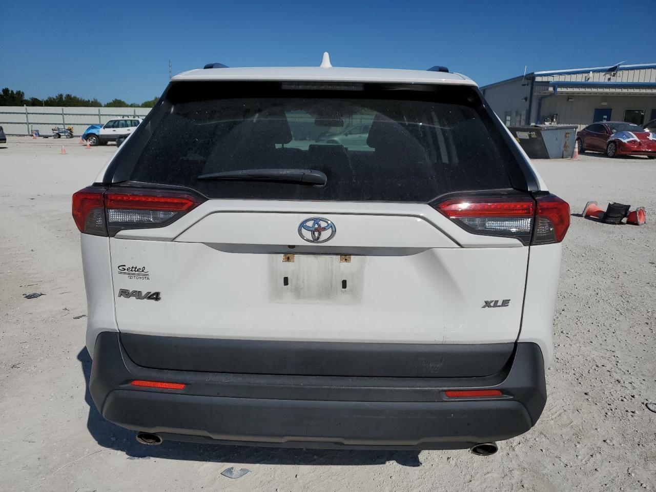 2020 TOYOTA RAV4 XLE - Image 6