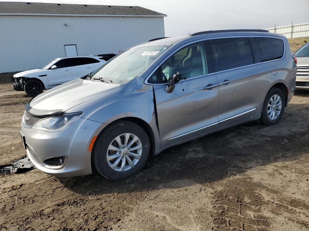 2017 CHRYSLER PACIFICA T