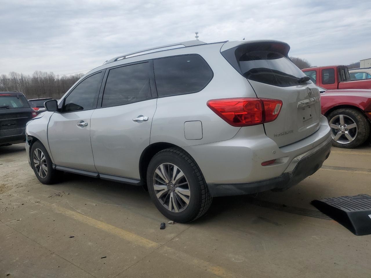 2017 NISSAN PATHFINDER - Фото 2