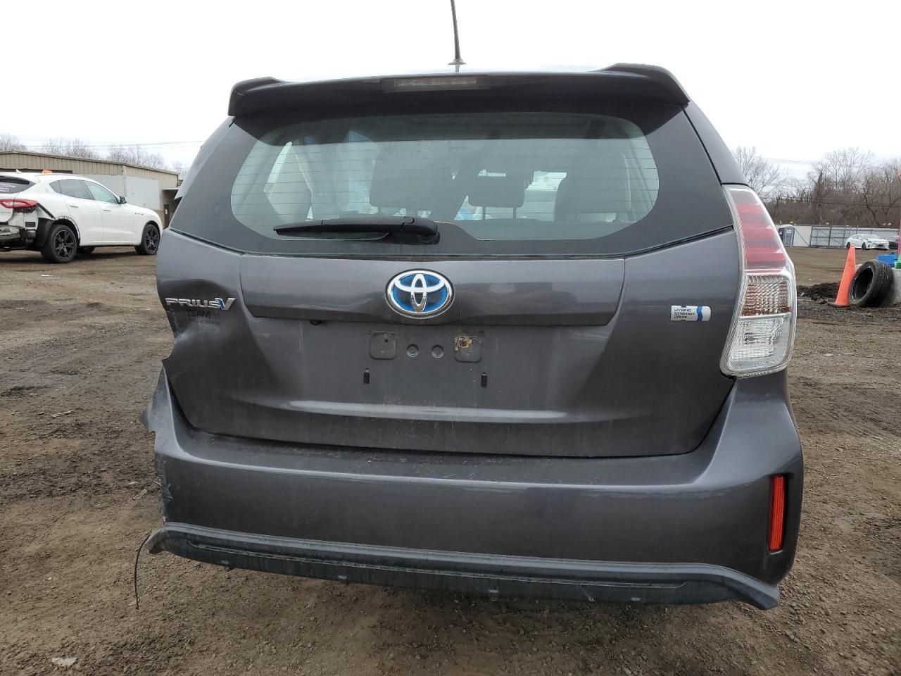 2015 TOYOTA PRIUS V - Image 6