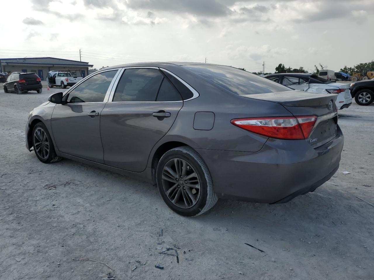 2016 TOYOTA CAMRY LE - Фото 2