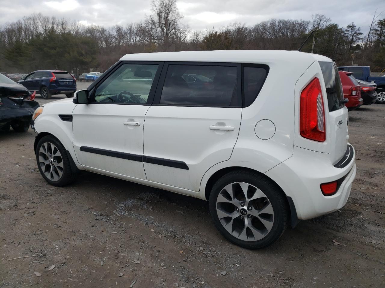 2013 KIA SOUL + - Image 2