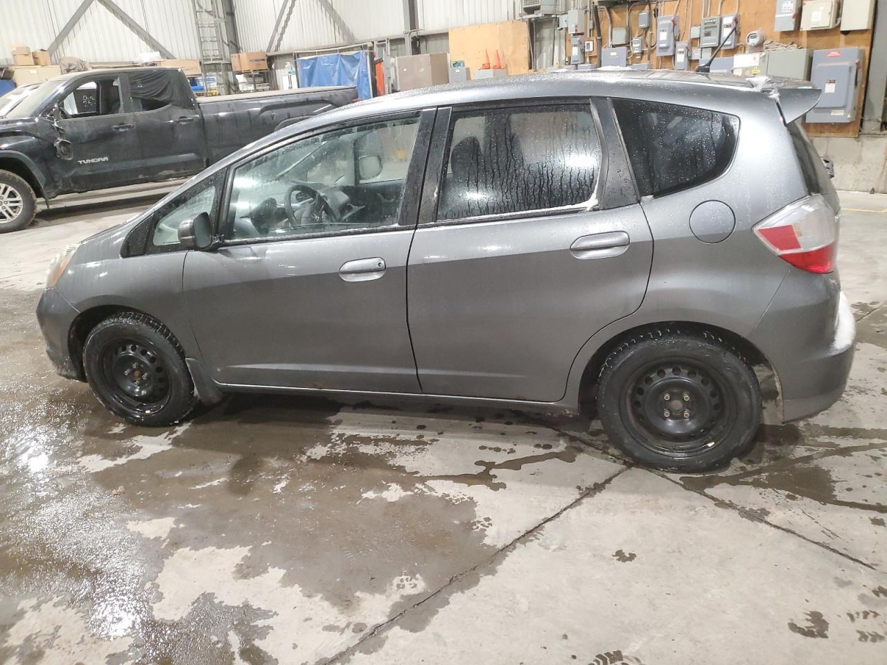 2011 HONDA FIT SPORT - Фото 2