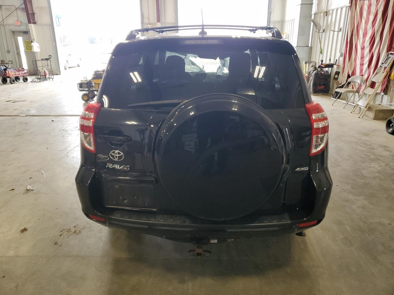 2011 TOYOTA RAV4 - Фото 6